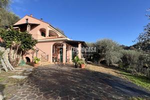 Villa indipendente con terreno