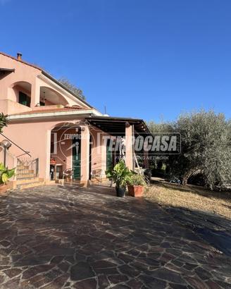 Villa indipendente con terreno
