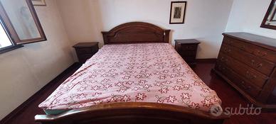 Letto matrimoniale + 2 comodini