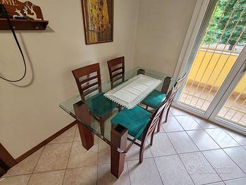 Tavolo in Legno Massello e Vetro temprato