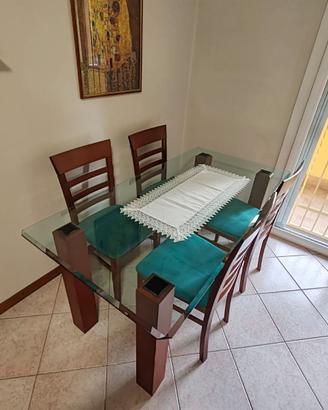 Tavolo in Legno Massello e Vetro temprato