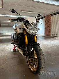 YAMAHA FZ8