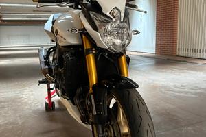 YAMAHA FZ8