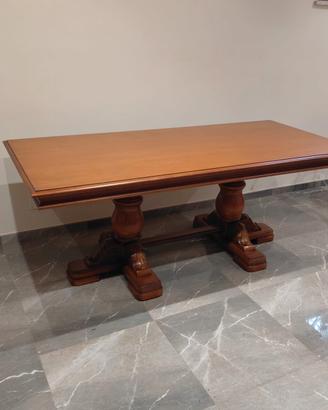 Tavolo e sedie in legno