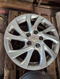 cerchi in lega 16 Toyota auris