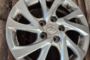 cerchi in lega 16 Toyota auris