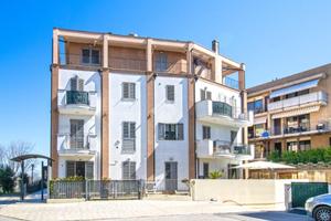 4 LOCALI A SANT'ELPIDIO A MARE