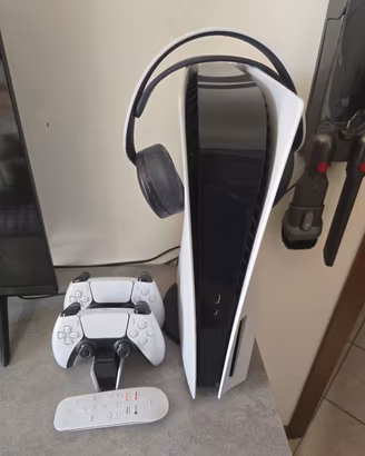 PS5 con giochi e accessori