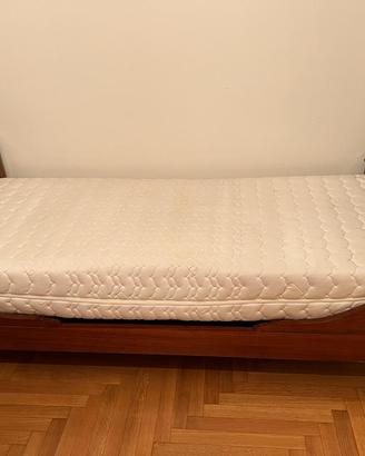 Letto a barchetta in noce