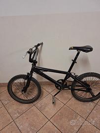 BMX nera usata