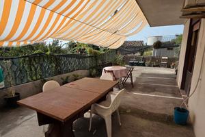 Appartamento con cortile e terreno a Sant'Alfio 