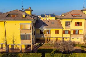 3 LOCALI A CADELBOSCO DI SOPRA