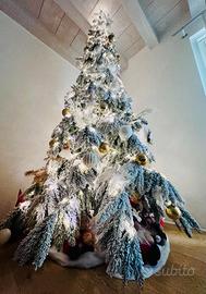 Albero di Natale innevato
