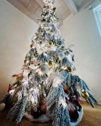 Albero di Natale innevato