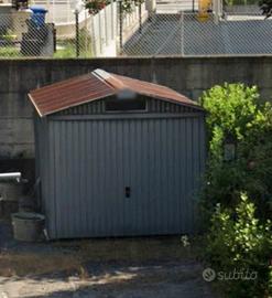 Box in metallo con basculante 