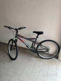 Bicicletta MTB biammortizzata
