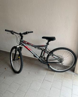 Bicicletta MTB biammortizzata
