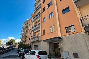 Catanzaro viale de filippis magazzino