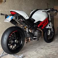 Monster 796 - tagliando desmo e gomme nuove