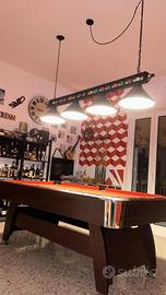 tavolo da biliardo con lampadario