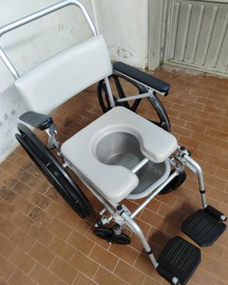 Sedia a rotelle da bagno per anziani e disabili