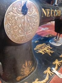 macchina da cucire a pedale necchi a scomparsa