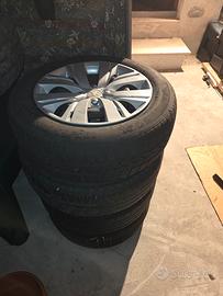 Cerchi con copricerchi e gomme 185/65 R15