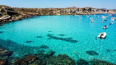 Casa fronte porto e a pochi minuti dalla spiaggia