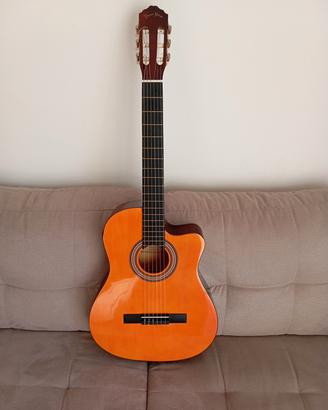 chitarra classica amplificata 