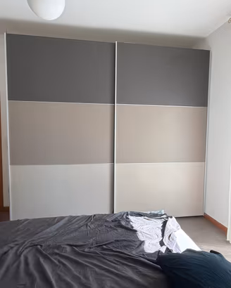 Disponibile armadio a sei ante