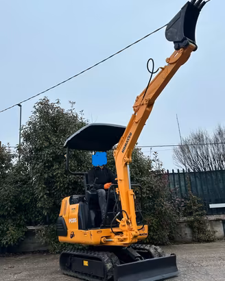 E219 Escavatore Komatsu 15 q PC05