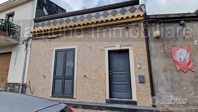 Casa singola ristrutturata con cortile