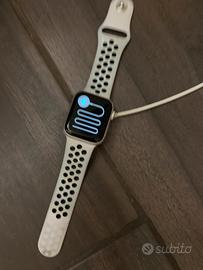 Apple Watch Series 4 (A1977)