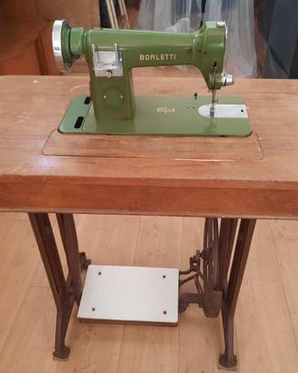 macchina da cucire vintage Borletti con mobile