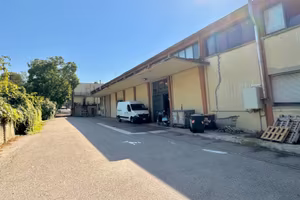 Magazzino di 1.900 mq uscita autostra Ferrara nord