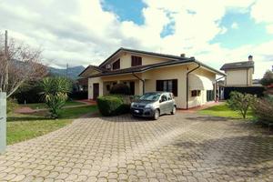 Villa di 155 m² con più di 5 locali a Pietrasanta