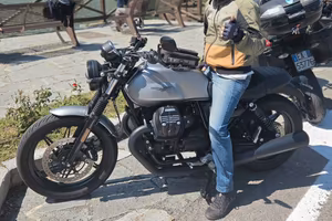 moto guzzi v7 stone 2023