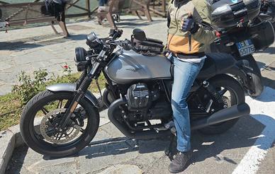 moto guzzi v7 stone 2023