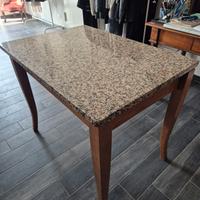 TAVOLO IN LEGNO CON PIANTO IN GRANITO