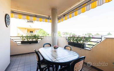 Trilocale con terrazzo e box