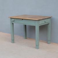 Tavolo da cucina con mattarello e spianatoia, '900