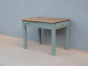 Tavolo da cucina con mattarello e spianatoia, '900