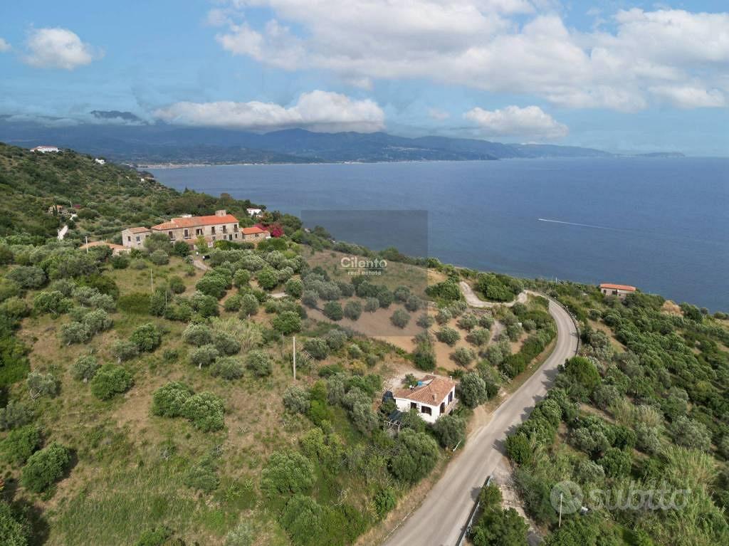 Rustico / Casale di 315 m² con più di 5 locali a P - Vista 2