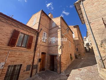 porzione di palazzo storico composto da 2 appartam