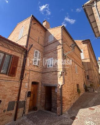 porzione di palazzo storico composto da 2 appartam