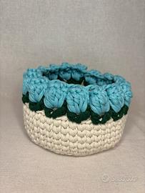 Cestino fiori azzurro per decorare casa uncinetto
