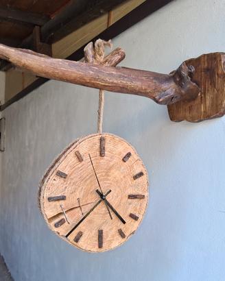 Orologio in legno fatto  a mano da parete