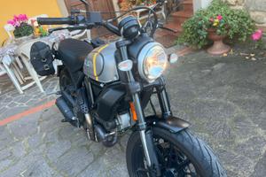 Ducati scrambler 800 icon yellow
