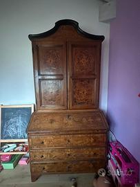 Mobile antico intarsiato in legno massello