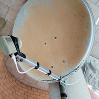 Parabola satellitare con motorino e palo